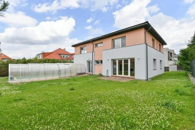 Rodinný dům k pronájmu, 6+1, 412 m², Praze 6 Nebušice