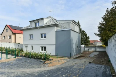 Pronájem přízemního bytu 3+KK, 88 m2, v domě se zahradou Praha 4 Kunratice