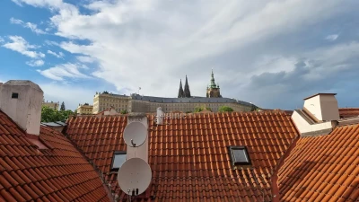 Apartmán 1+kk s unikátním výhledem na Pražský hrad a Katedrálu sv. Víta